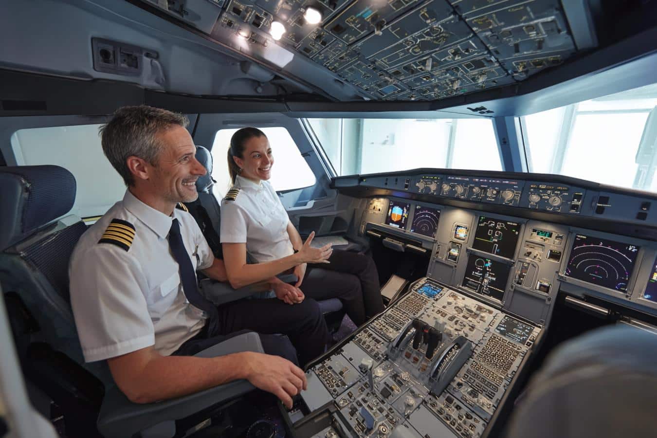 airbus sidestick and boeing yoke cockpit